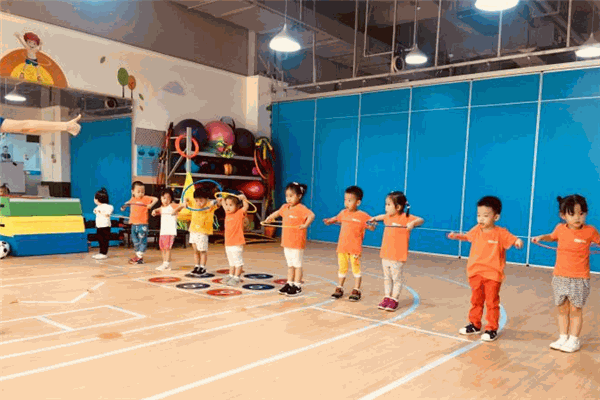 动能狼少儿体能中心加盟