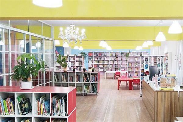 吃书怪图书馆加盟