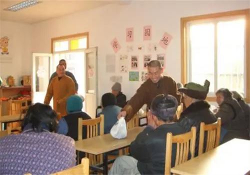 蓝天养老院加盟