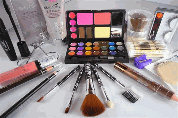 雅莉安娜化妆品加盟