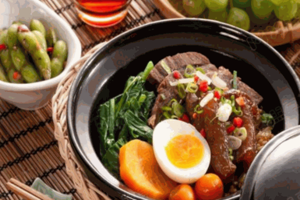 煲中香煲仔饭加盟