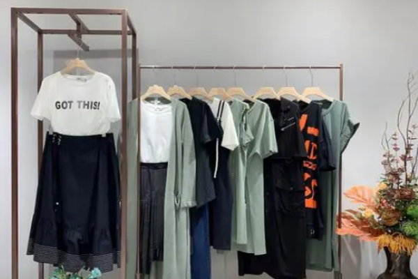 爱火花女装加盟