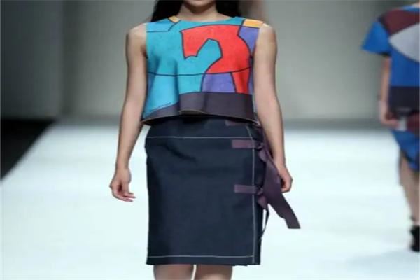 张瑜品牌折扣店加盟