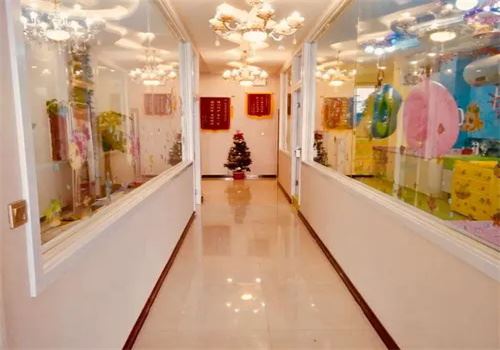 红墙月嫂店加盟