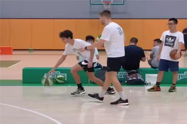 一起玩篮球培训中心加盟