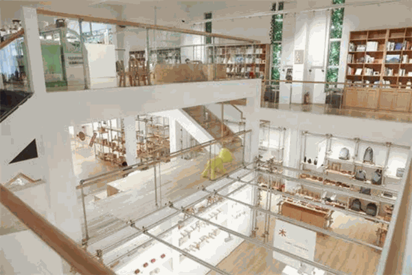 潮人潮牌创意生活馆加盟