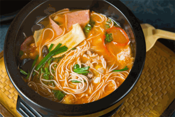 状无阁过桥米线加盟