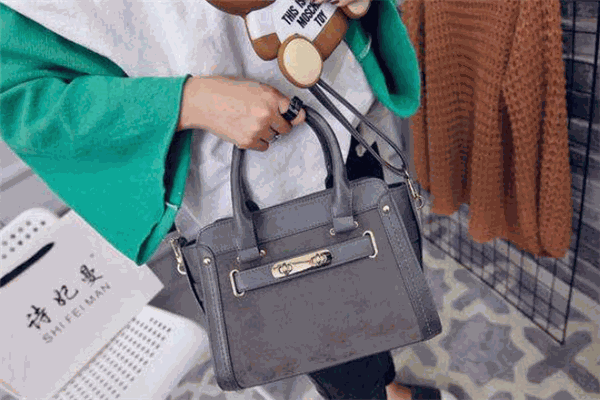 诗妃曼箱包加盟