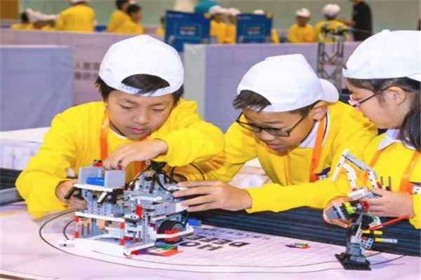 roboone青少年机器人加盟