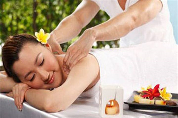 二月风减肥美容加盟