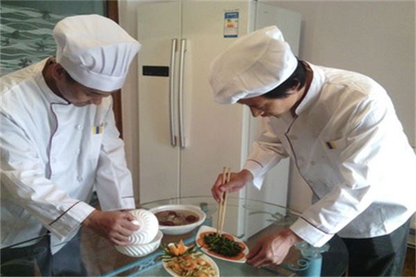 人之母月子厨房加盟